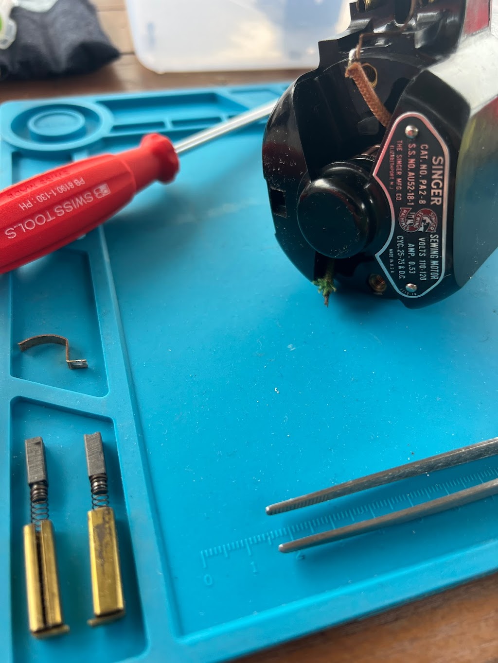 Bytown Sewing Repair | 35 Rutherford Ave, Deep River, ON K0J 1P0, Canada | Phone: (613) 416-2336
