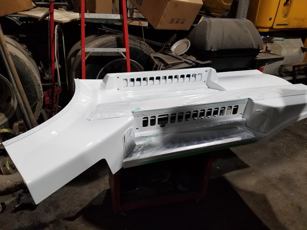 road service carrosserie haji akram | 3844 Boulevard Lévesque O, Laval, QC H7V 1E8, Canada | Phone: (514) 549-2305
