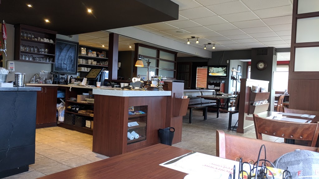 Resto Bar Hélène | 9030, rue de la Montagne, Valcourt, QC J0E 2L0, Canada | Phone: (450) 532-3575