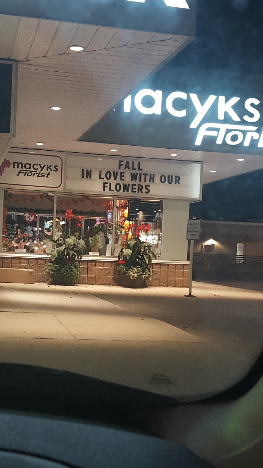 Macyks Florist | 67 Vermillion Rd. #23, Winnipeg, MB R2J 3W7, Canada | Phone: (204) 255-7673