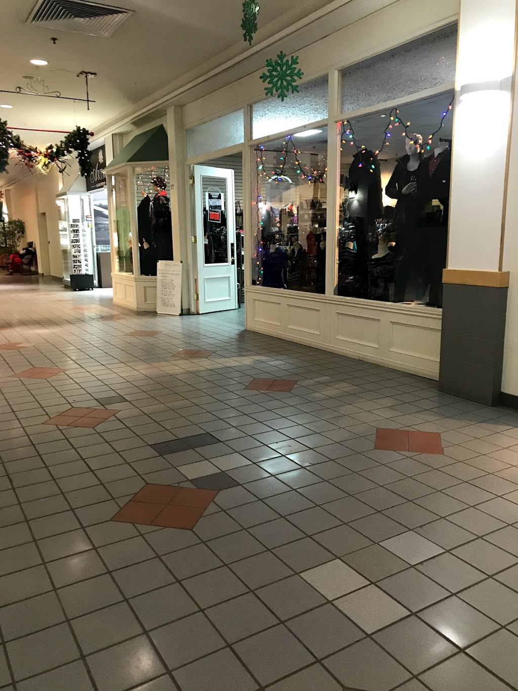 Visique - Québec - Galeries de la Canardière | 2485 Boulevard Sainte-Anne, Québec, QC G1J 2G4, Canada | Phone: (418) 663-9930