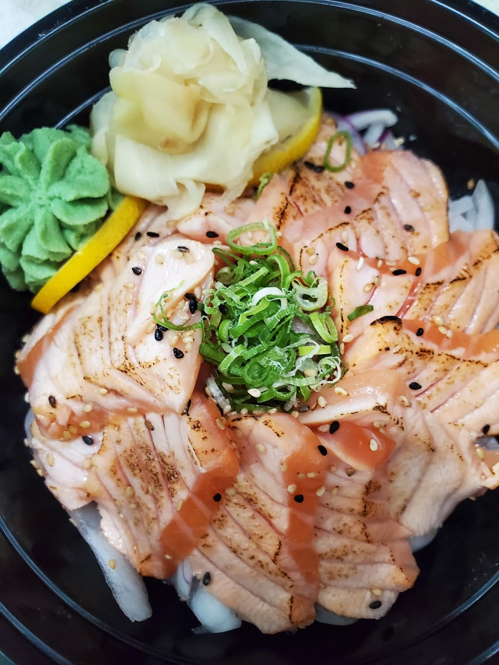 Sushi Momoi | 9425 Leslie St #4, Richmond Hill, ON L4B 3N7, Canada | Phone: (905) 737-7313