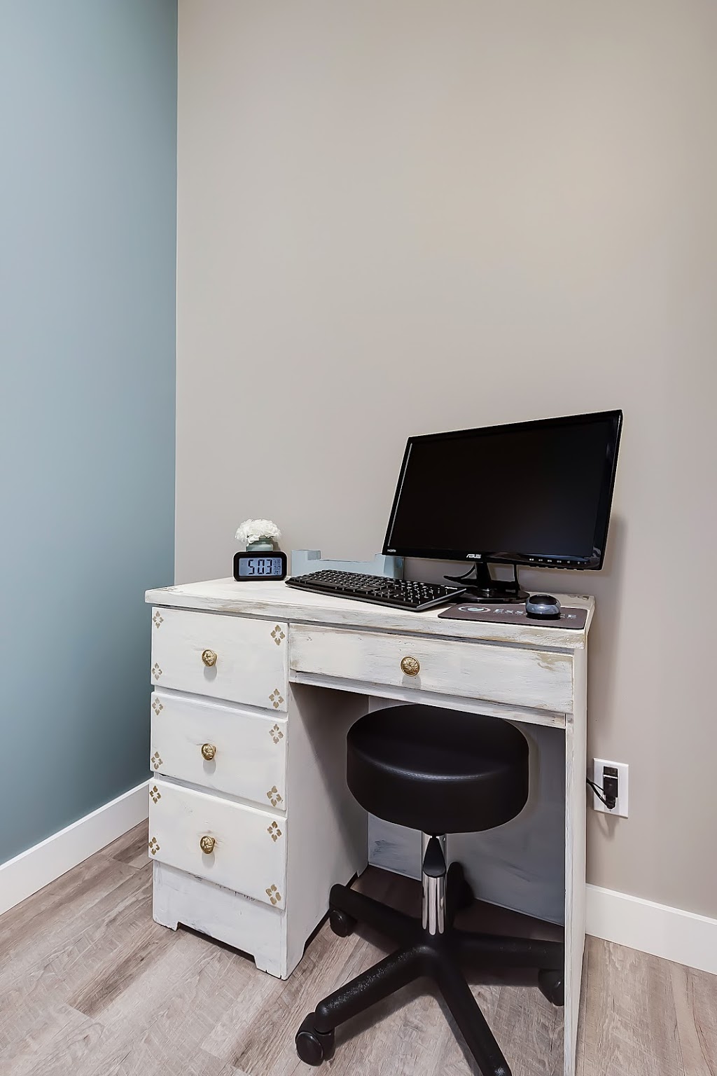 Essence Wellness Clinic | 60 Sage Hill Plaza NW #111, Calgary, AB T3R 0S4, Canada | Phone: (403) 383-2338