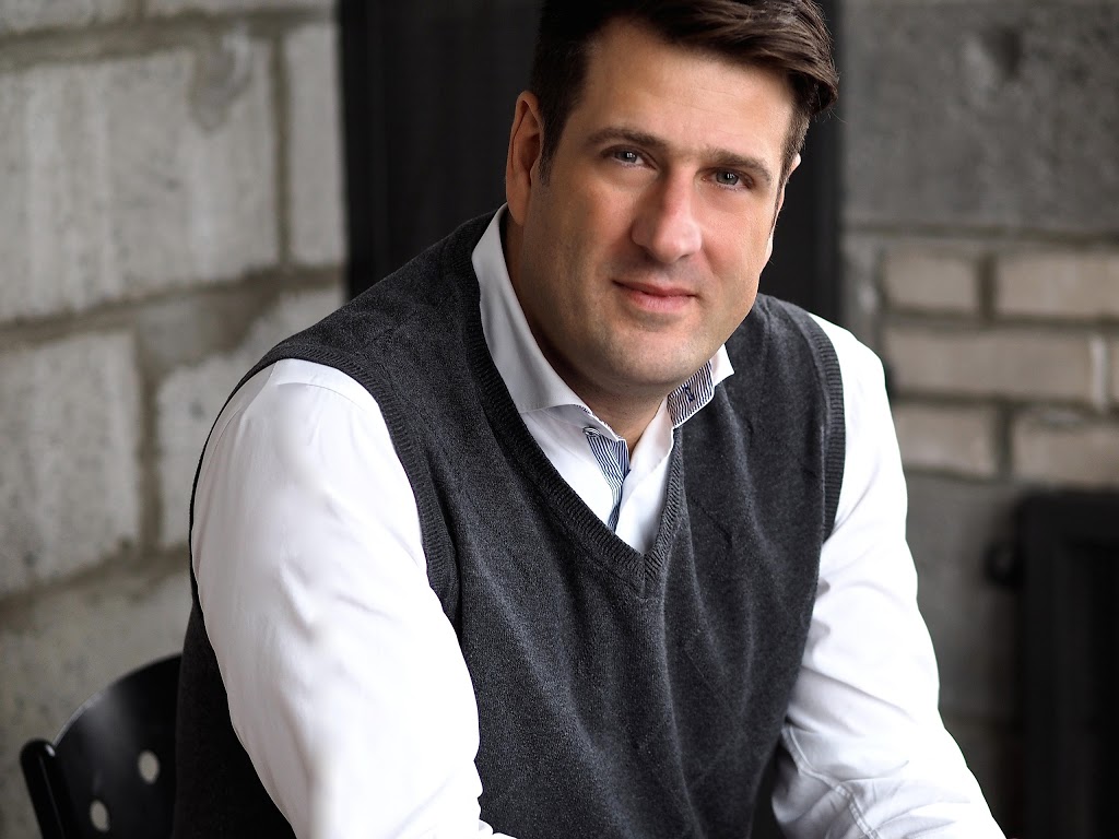 Stéphane Laberge - courtier immobilier Blainville RE/MAX T.M.S. | 156 Boulevard Curé-Labelle, Sainte-Thérèse, QC J7E 2W3, Canada | Phone: (514) 893-5119