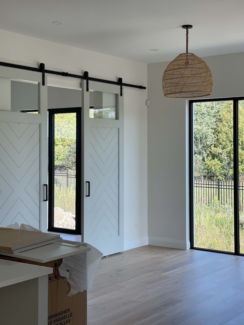 Hero Painting | 103 Scenic Wood Crescent, Kitchener, ON N2A 3N2, Canada | Phone: (519) 497-7882