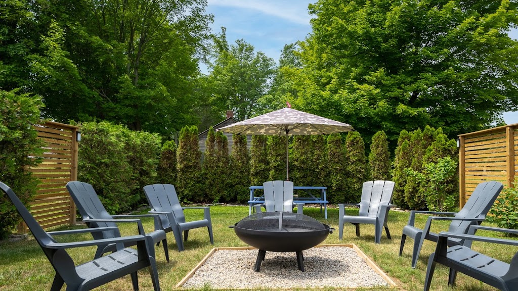 Field Lodge - PEC. STA Licence ST-2020-0033 | 1410 County Rd 12, Prince Edward, ON K0K 2T0, Canada | Phone: (343) 261-7796