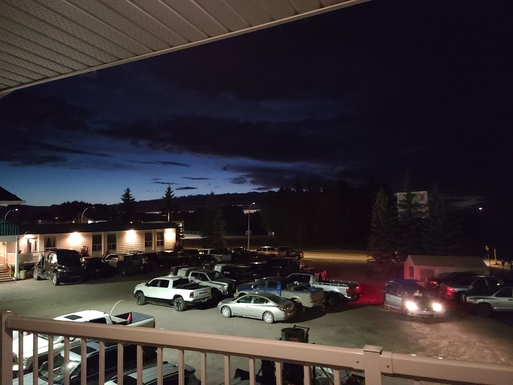Chinook Inn | 5321 59 Ave, Rocky Mountain House, AB T4T 1J4, Canada | Phone: (403) 845-2833