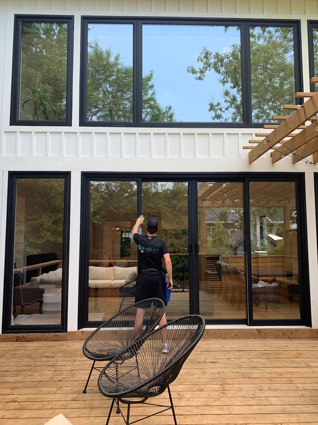 Stone Cliff Window Cleaning Inc. | 500 Foxcroft Blvd, Newmarket, ON L3X 3L7, Canada | Phone: (905) 717-2660