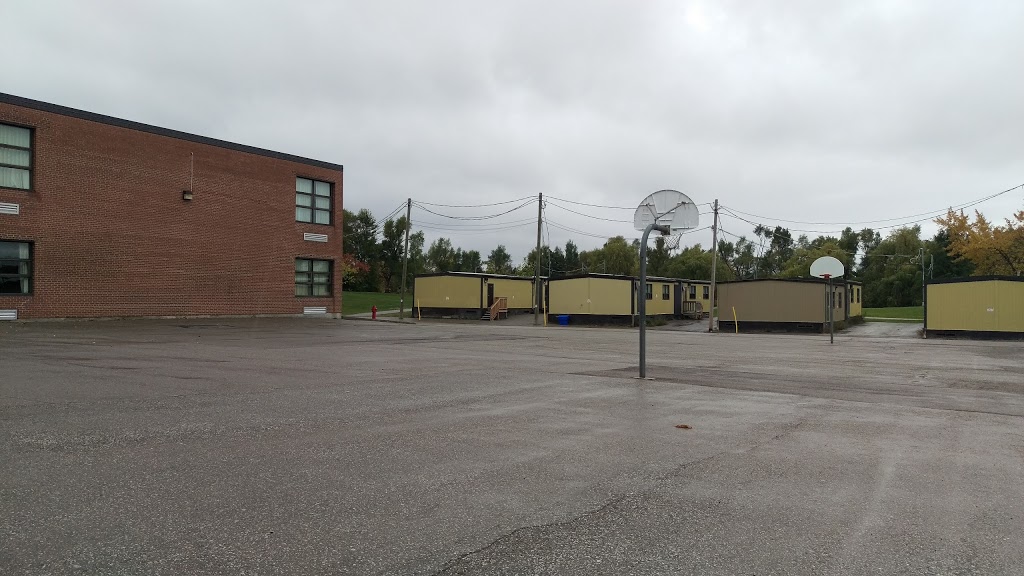 Earnscliffe Senior School | 50 Earnscliffe Cir, Brampton, ON L6T 2B2, Canada | Phone: (905) 793-2903