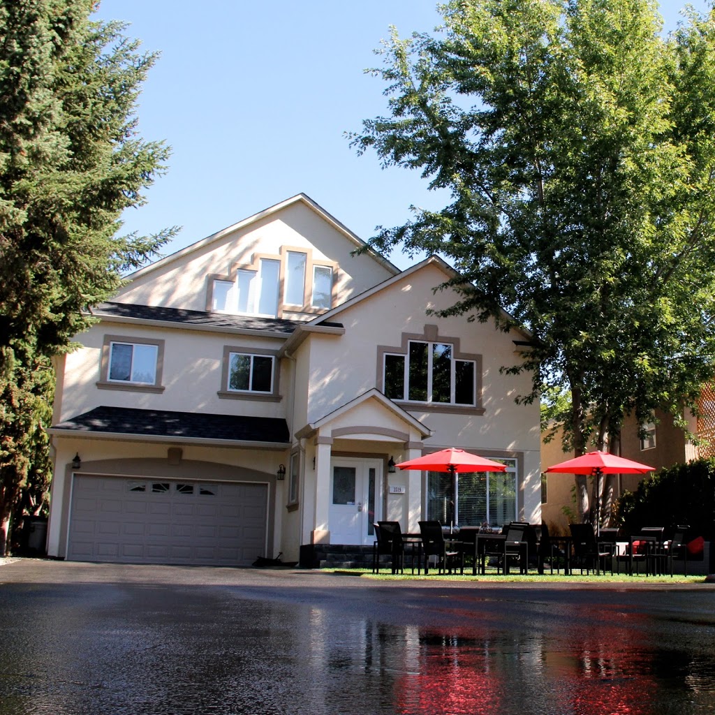 Boyce Gyro Beach Lodge | 3519 Lakeshore Rd, Kelowna, BC V1W 3L5, Canada | Phone: (250) 864-2693