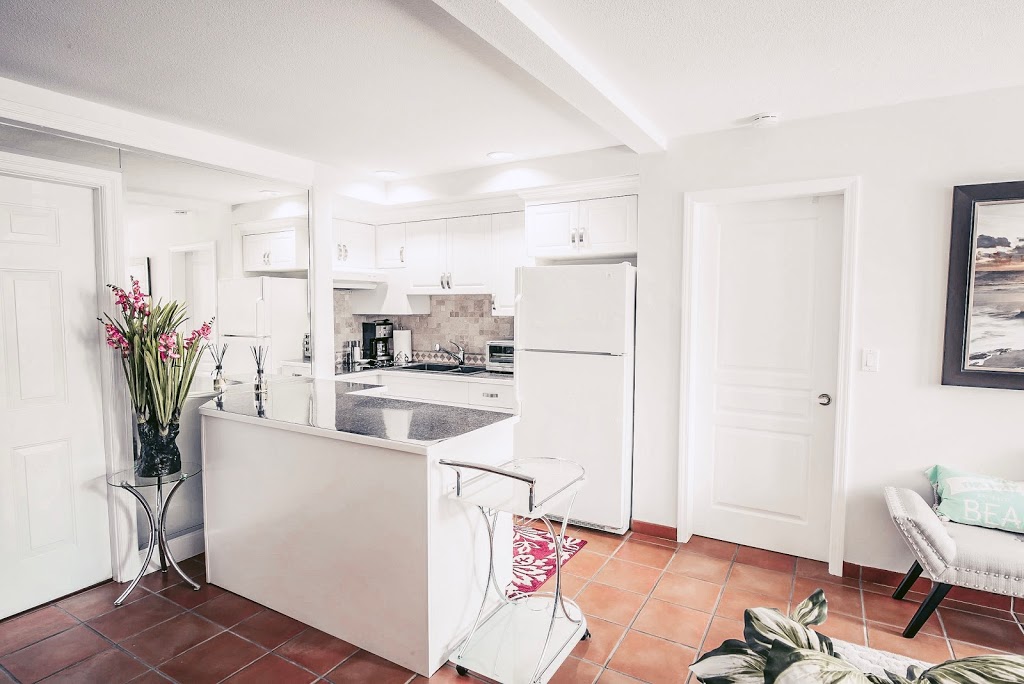 White Rock Oceanfront BnB | 14627 Marine Dr, White Rock, BC V4B 1B8, Canada | Phone: (778) 896-4651