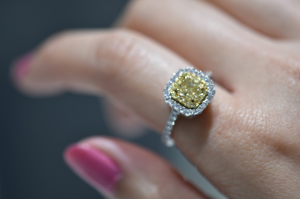 Luna & Co | #28, 9100 Jane St, Concord, ON L4K 0A4, Canada | Phone: (905) 597-8922