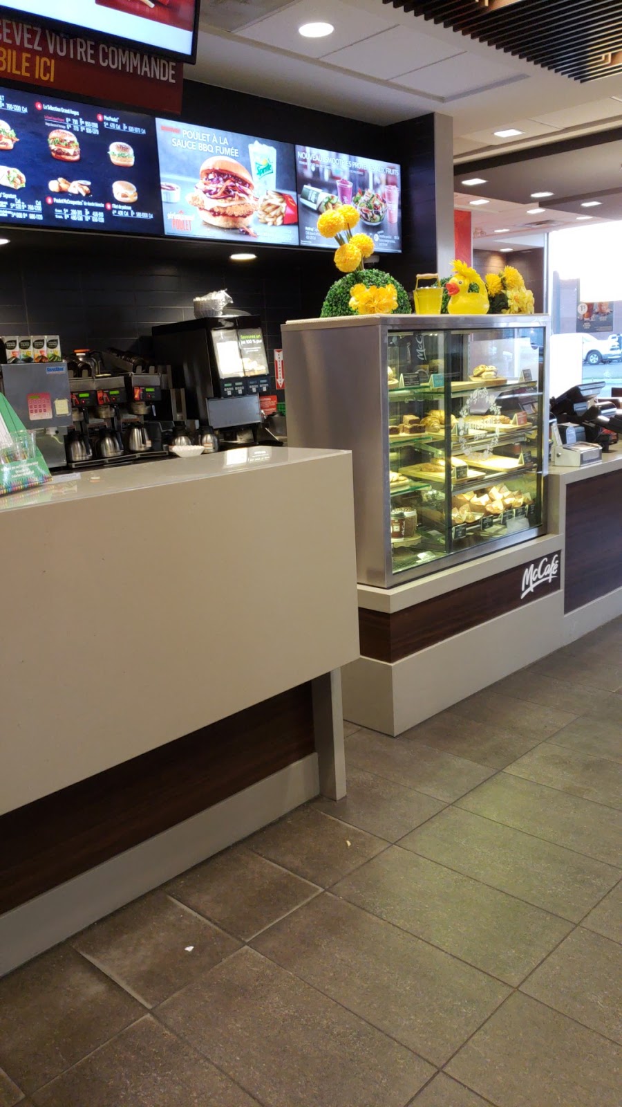 McDonalds | cafe | 2831 Boulevard des Promenades, Sainte-Marthe-sur-le-Lac, QC J0N 1P0, Canada | 4506238000 OR +1 450-623-8000