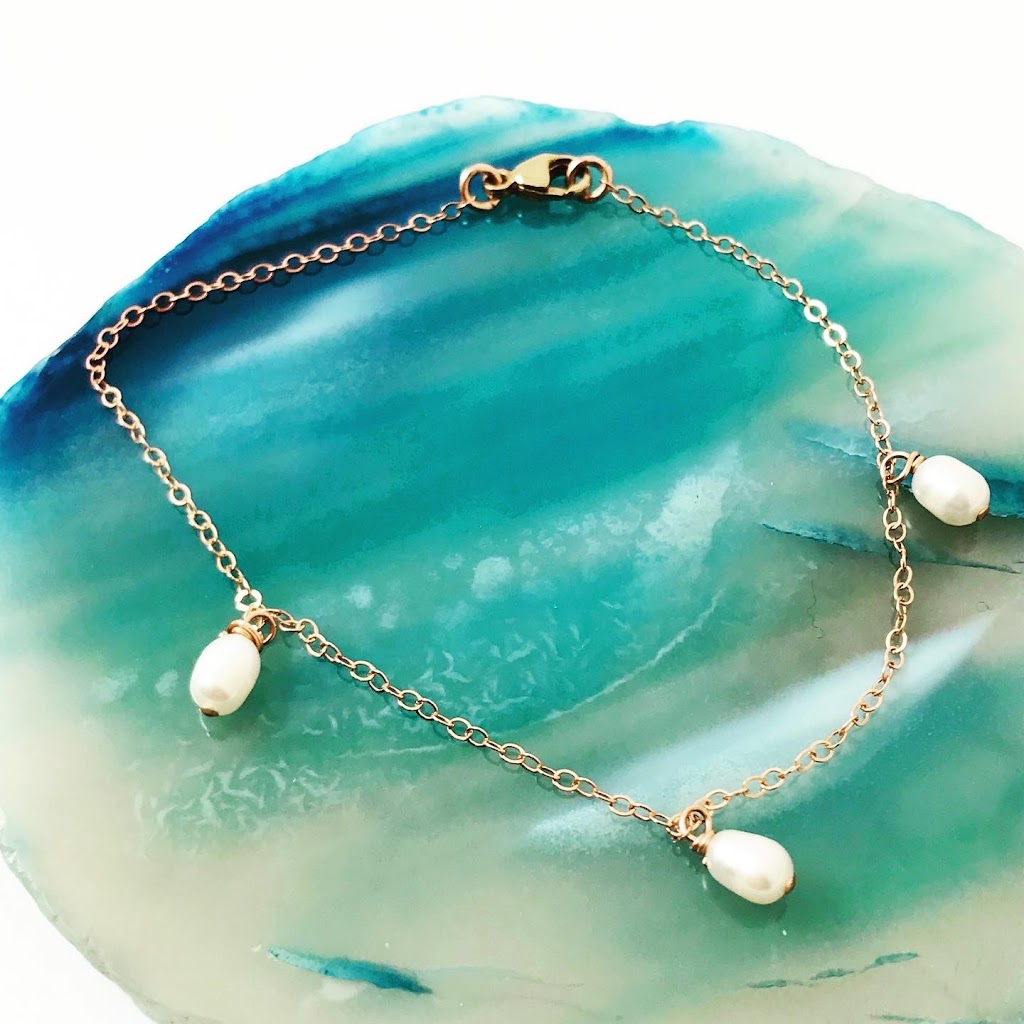 Feather Point Designs | 5590 Nelson Ave, Powell River, BC V8A 4C8, Canada | Phone: (604) 483-4003