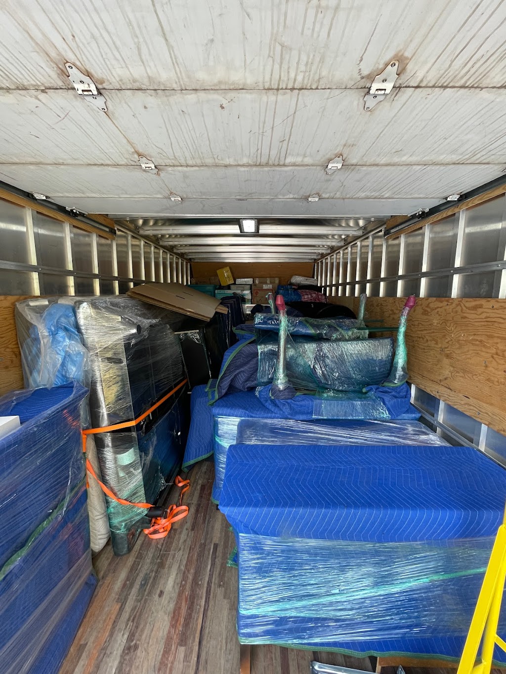 The Moving Company Inc | 7488 Byrnepark Walk #415, Burnaby, BC V3N 0B6, Canada | Phone: (604) 493-2051
