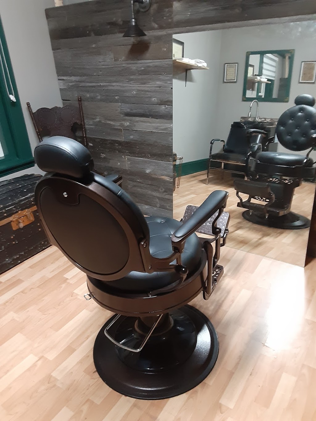 Salon Barbe Rouge | 21 Rue Roy, Trois-Pistoles, QC G0L 4K0, Canada | Phone: (418) 851-6361
