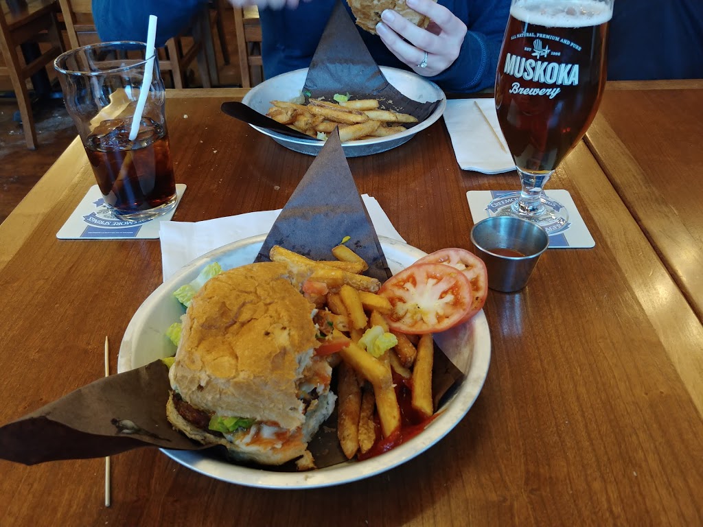 Maple Pub & Patio | 1235 Deerhurst Dr, Huntsville, ON P1H 2E8, Canada | Phone: (705) 789-6411
