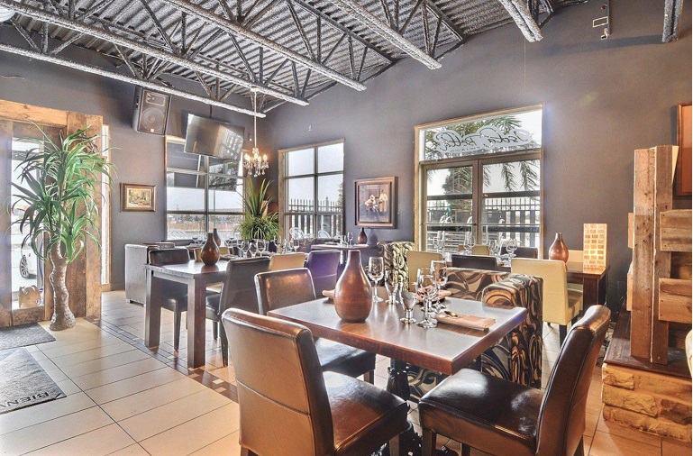 Restaurant Isola Bella - Grillades et tartares | 3437 Boulevard De La Pinière O, Terrebonne, QC J6X 0A1, Canada | Phone: (450) 326-1377