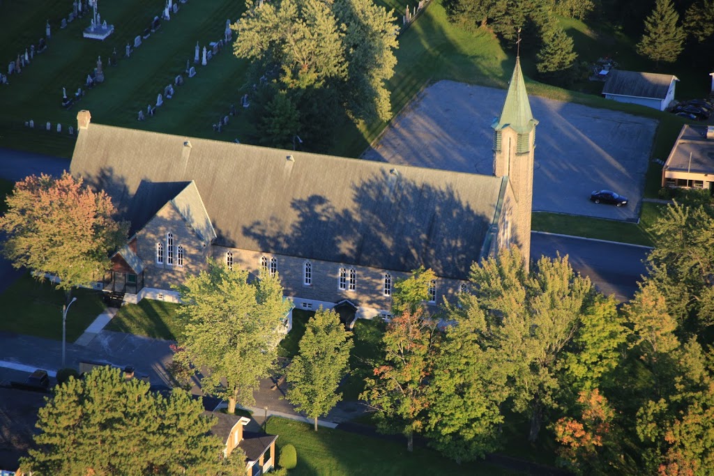 Presbyteres Eglises Catholique | 34 Rue Saint Pierre, Saint-Pierre-de-Broughton, QC G0N 1T0, Canada | Phone: (418) 424-3812