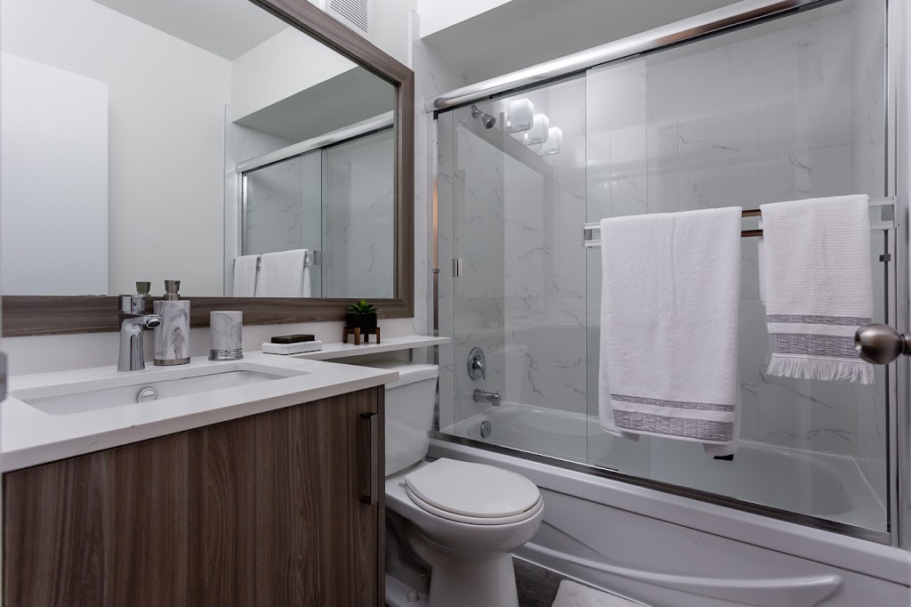 York Manor - 2425 York Avenue, Kitsilano, Vancouver | 2425 York Ave, Vancouver, BC V6K 1C9, Canada | Phone: (604) 505-6810