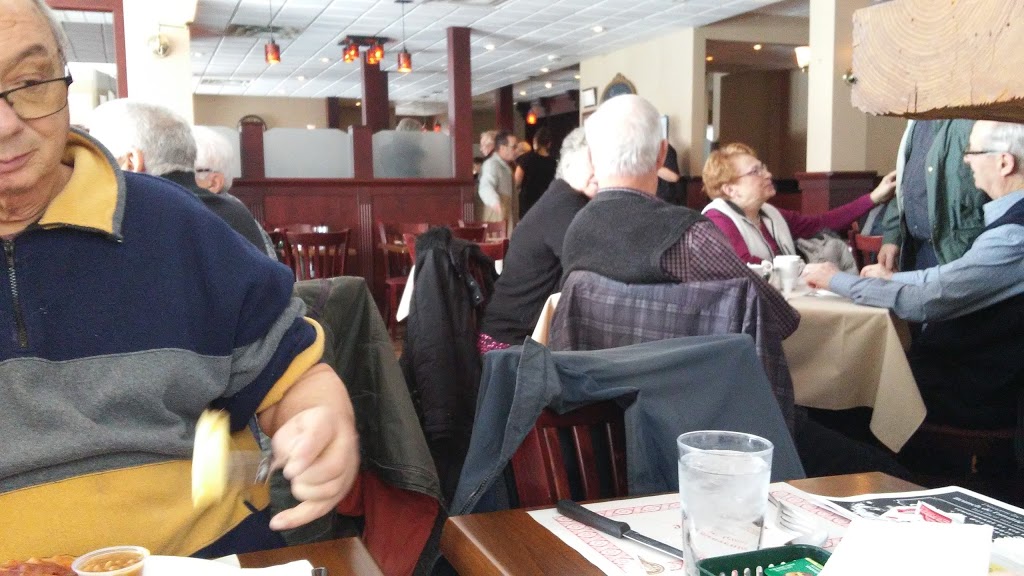 Resto Château St-Césaire | 1011-1015 QC-112, Saint-Césaire, QC J0L 1T0, Canada | Phone: (450) 947-1300