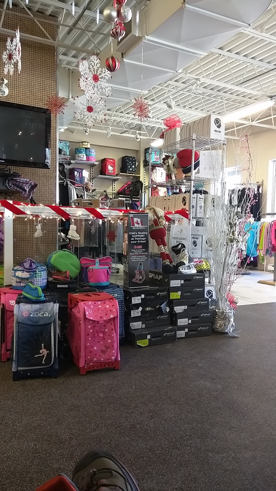 Shop Skating Plus Inc | 3800, boul de la Concorde E, Laval, QC H7E 2C9, Canada | Phone: (450) 661-6655