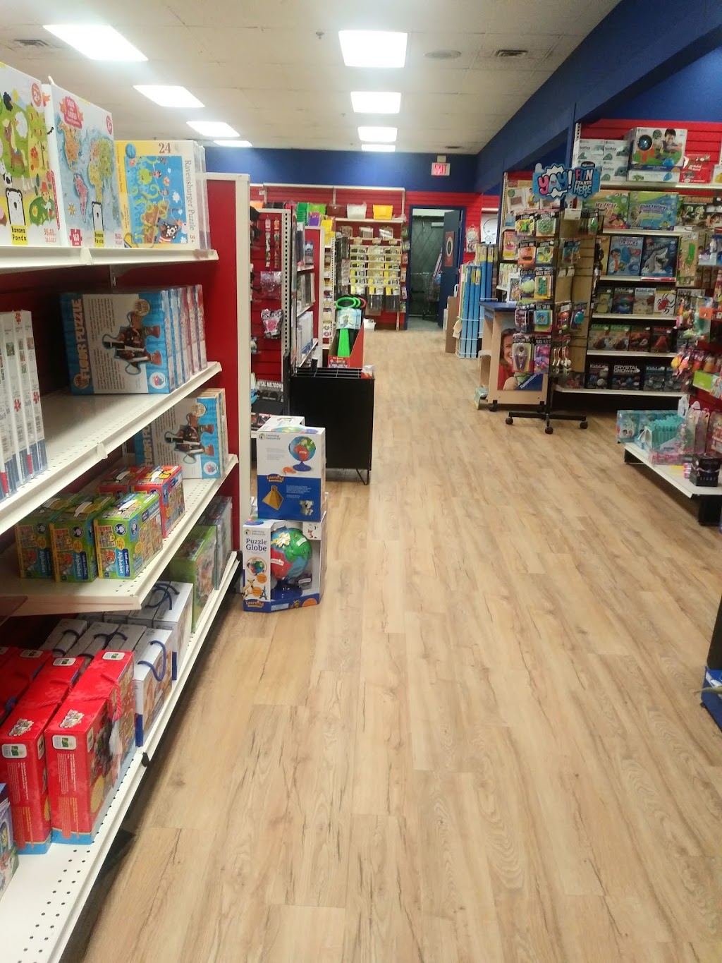 Scholars Choice Retail Store | 920 Upper Wentworth St, Hamilton, ON L9A 5C5, Canada | Phone: (905) 318-5471