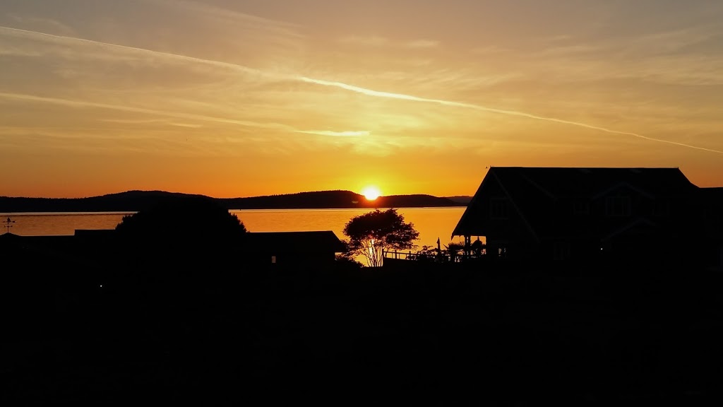 Lopez Lodge | 37 Weeks Point Way, Lopez Island, WA 98261, USA | Phone: (844) 853-6970