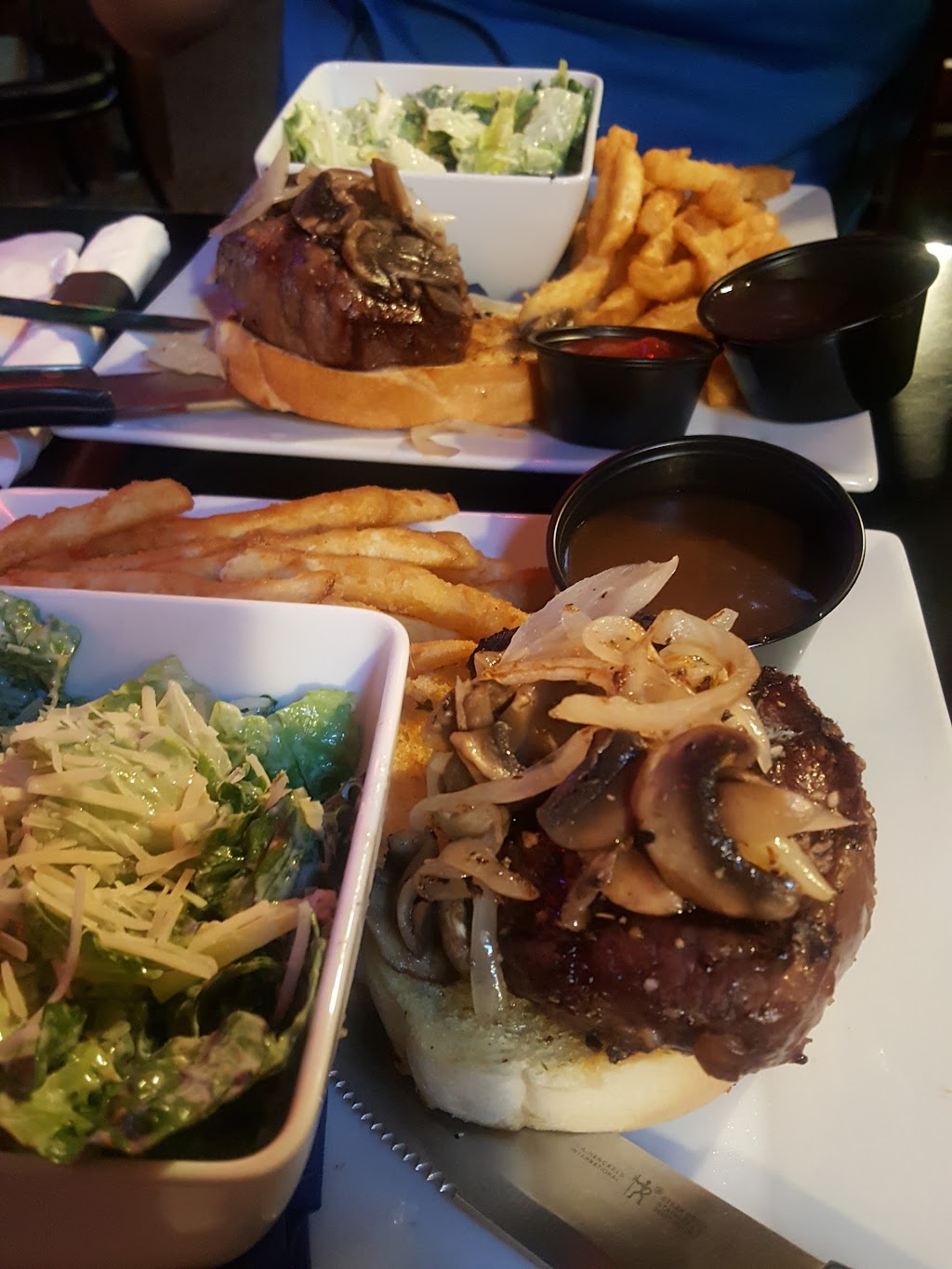Chillabongs Bar & Grill | 69 Dunlop St #18, Red Deer, AB T4R 2G7, Canada | Phone: (403) 343-3332
