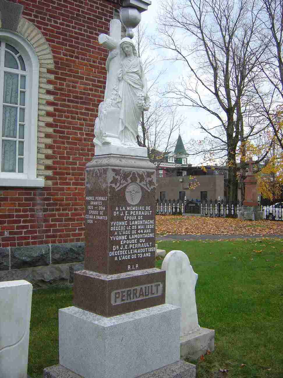 Perrault Headstone, Eglise Saint-Anselme MRC Bellechase | 115 Rue Principale, Saint-Anselme, QC G0R 2N0, Canada