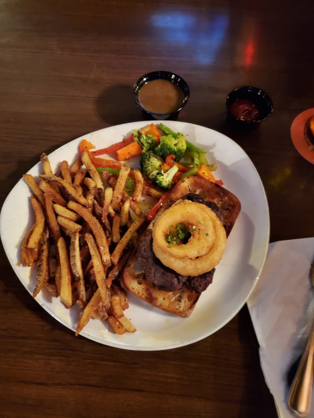 Nixx Neighbourhood Pub | 2418 Edmonton Trail, Calgary, AB T2E 3M8, Canada | Phone: (403) 277-7715