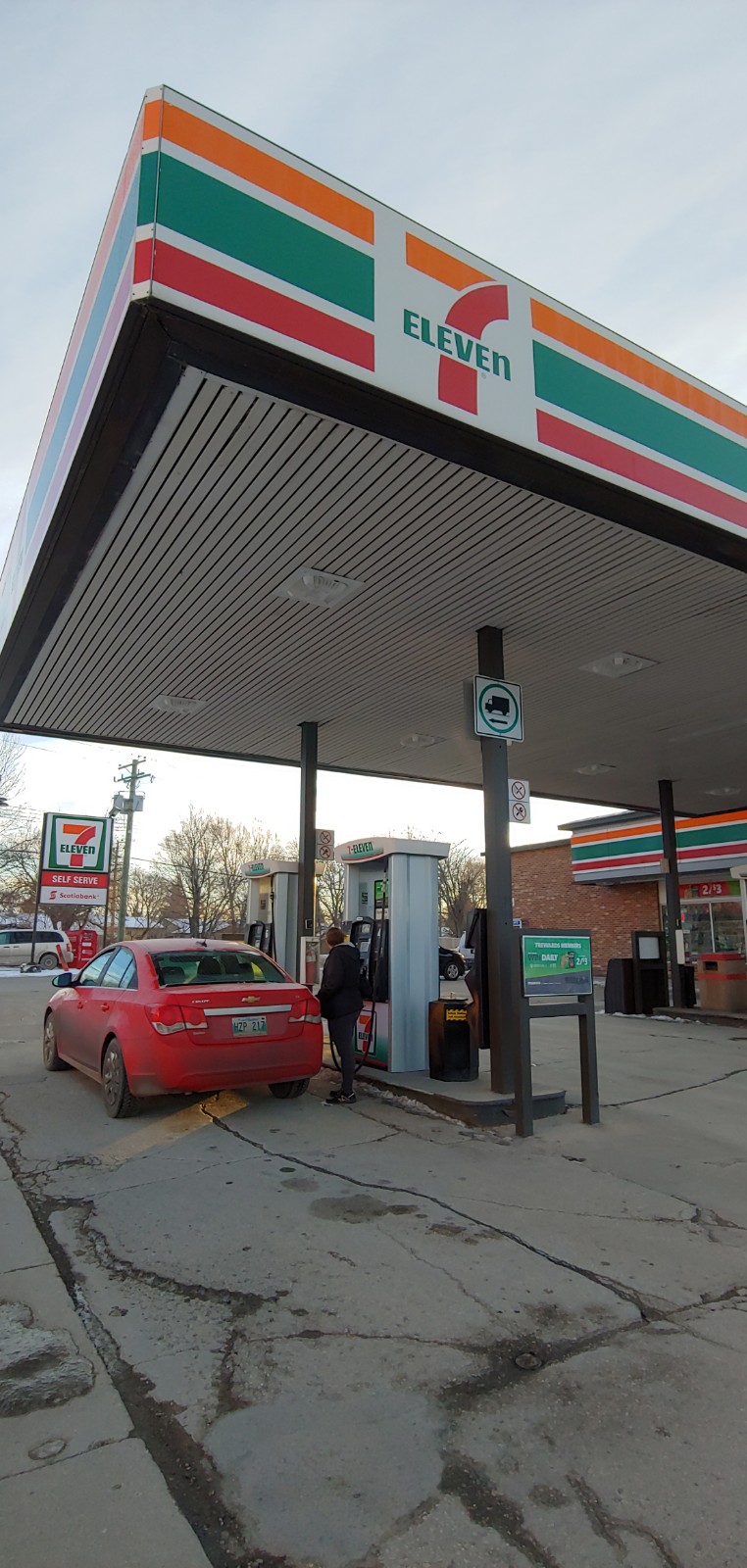 7-Eleven | 920 Archibald St, Winnipeg, MB R2J 0Z1, Canada | Phone: (204) 985-0113