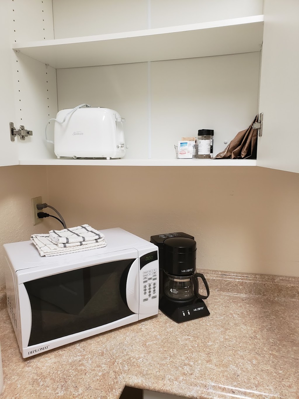 Duchess Village Suites | 103 Centre St, Duchess, AB T0J 0Z0, Canada | Phone: (403) 378-3001