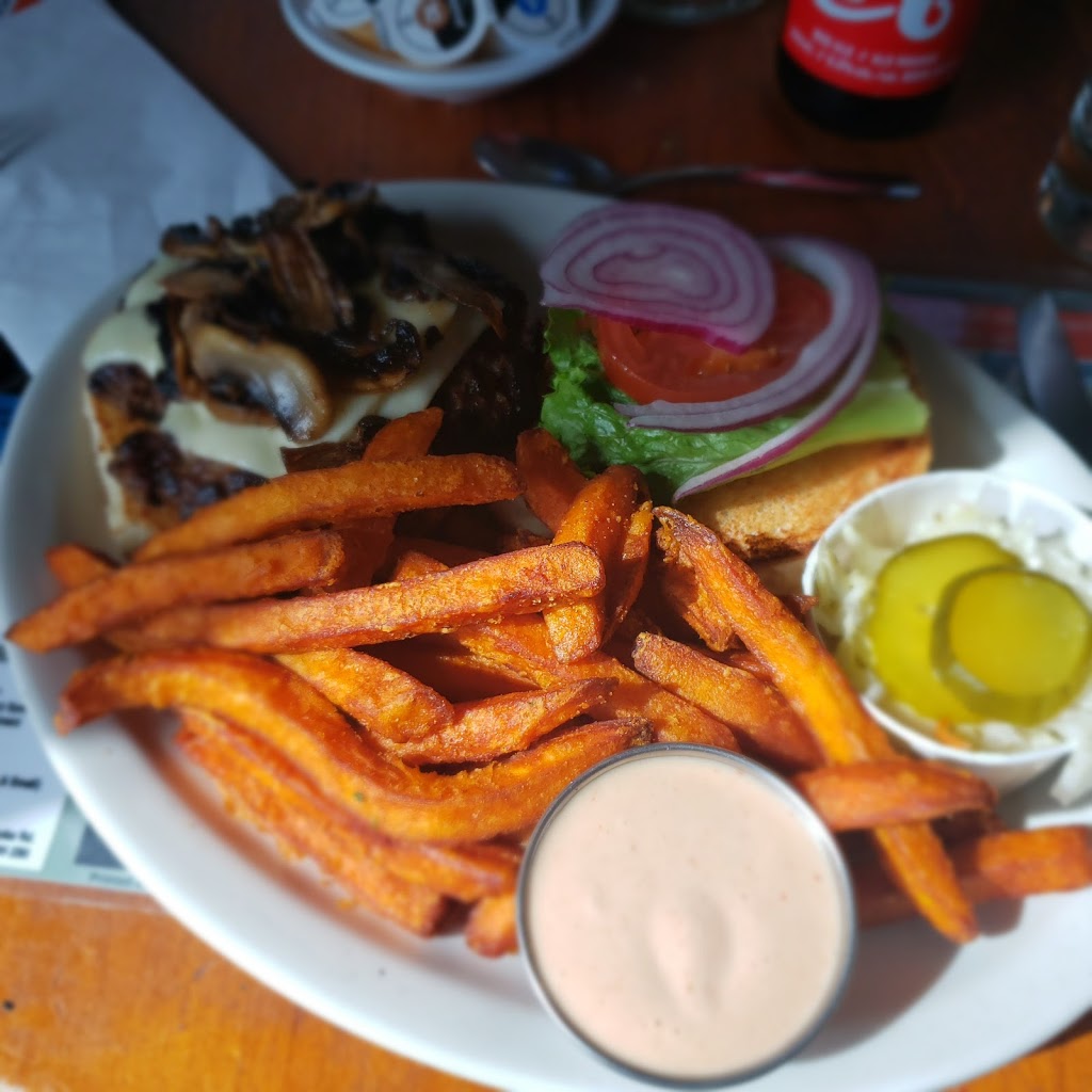 The Maples Restaurant | 1004 Medical Center Rd, Sharbot Lake, ON K0H 2P0, Canada | Phone: (613) 279-3200