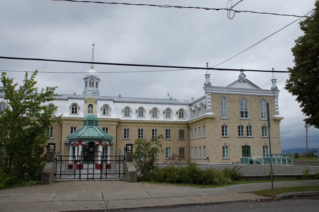 École Marcelle-Mallet | 51 Deziel, Lévis, QC G6V 3T7, Canada | Phone: (418) 833-7691