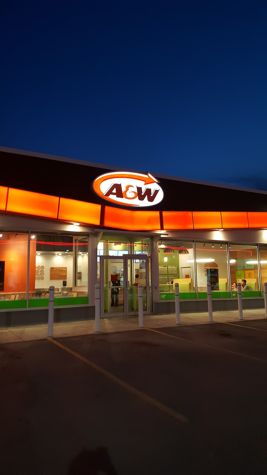 A&W Canada | 245 Daniel St S, Arnprior, ON K7S 3K5, Canada | Phone: (613) 622-1112
