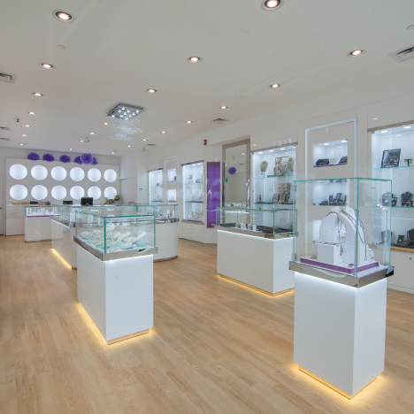 Luxe Jewellery | 5111 New St, Burlington, ON L7L 1V2, Canada | Phone: (905) 634-7500