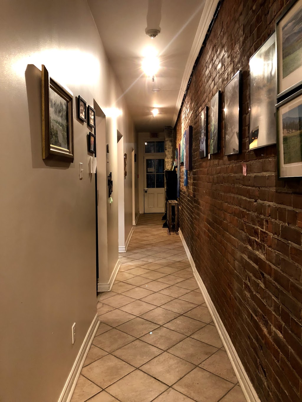 LOrbite | 406 Rue Notre-Dame Est, Montréal, QC H2Y 1C8, Canada | Phone: (514) 844-5274