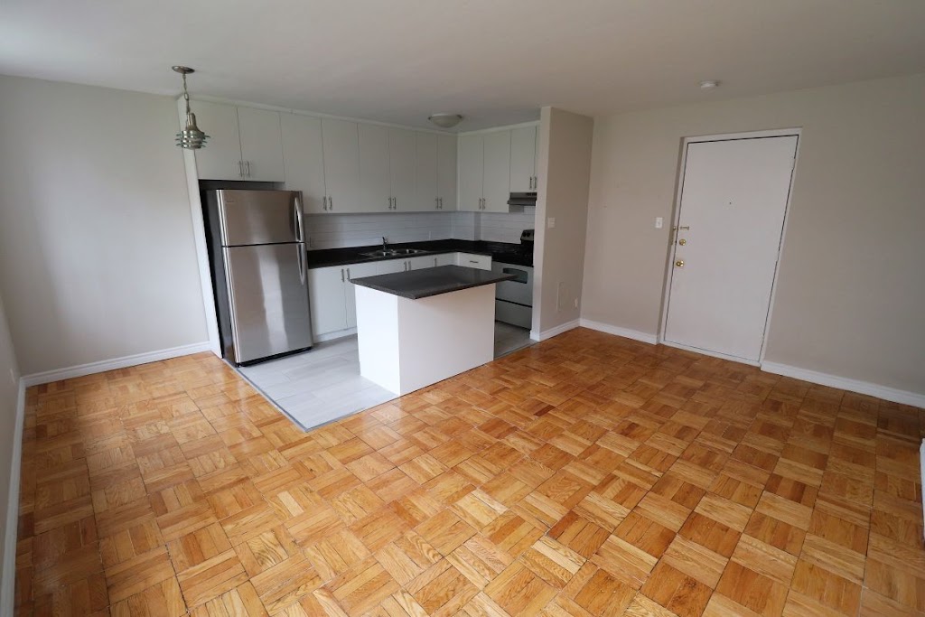 Skyview Royal Heights Apartments | 8 Hill Heights Rd, Etobicoke, ON M8Y 1Z1, Canada | Phone: (416) 239-7185