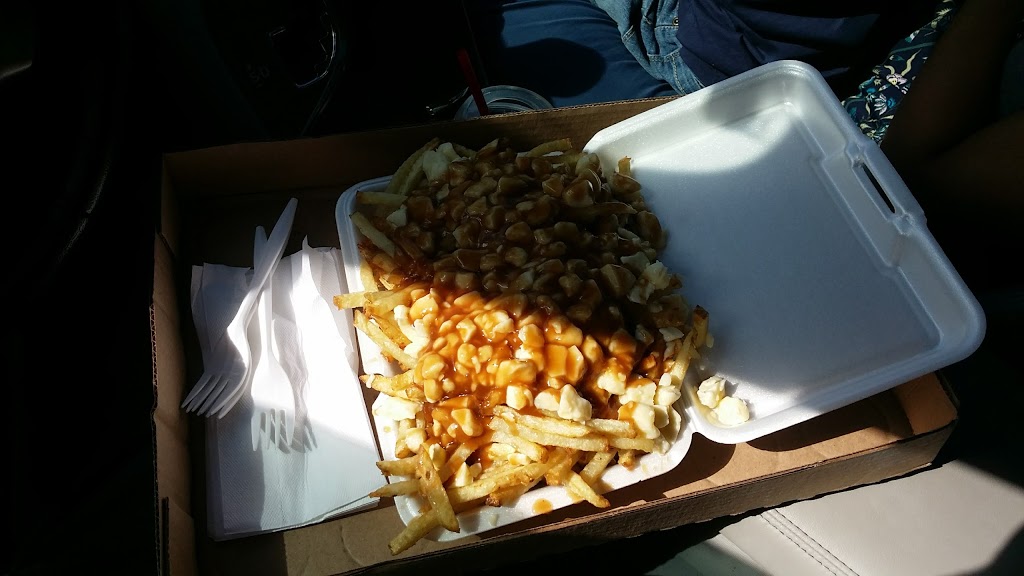 Pongs Poutine | 2079 Carp Rd, Carp, ON K0A 1L0, Canada | Phone: (613) 252-6897