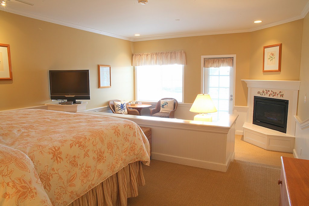 Outlook Inn and New Leaf Cafe on Orcas Island | 171 Main St, Eastsound, WA 98245, USA | Phone: (360) 376-2200