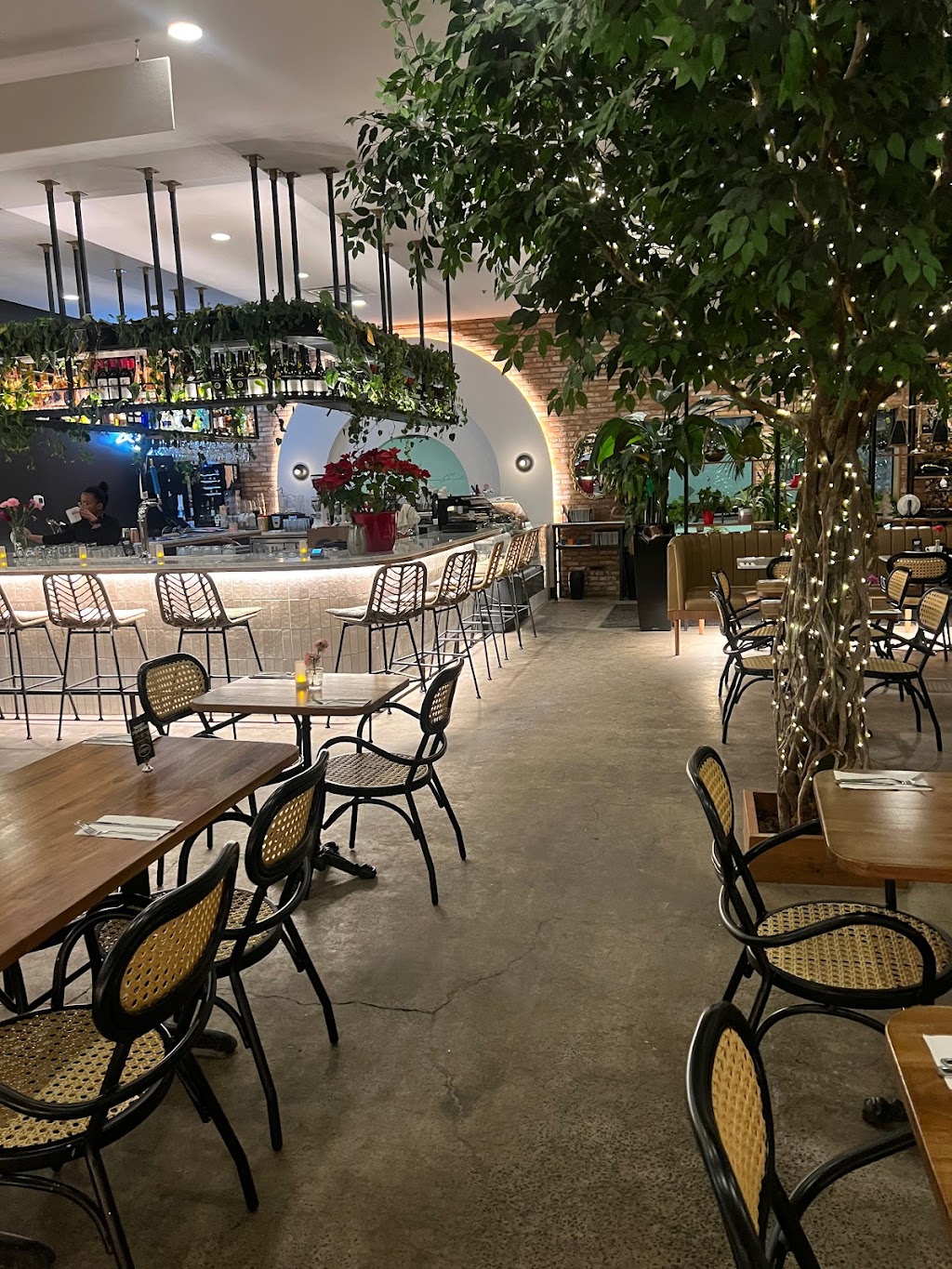 Pigeon Café | 3836 Boulevard Cote Vertu Ouest, Saint-Laurent, QC H4R 1P8, Canada | Phone: (514) 337-9676