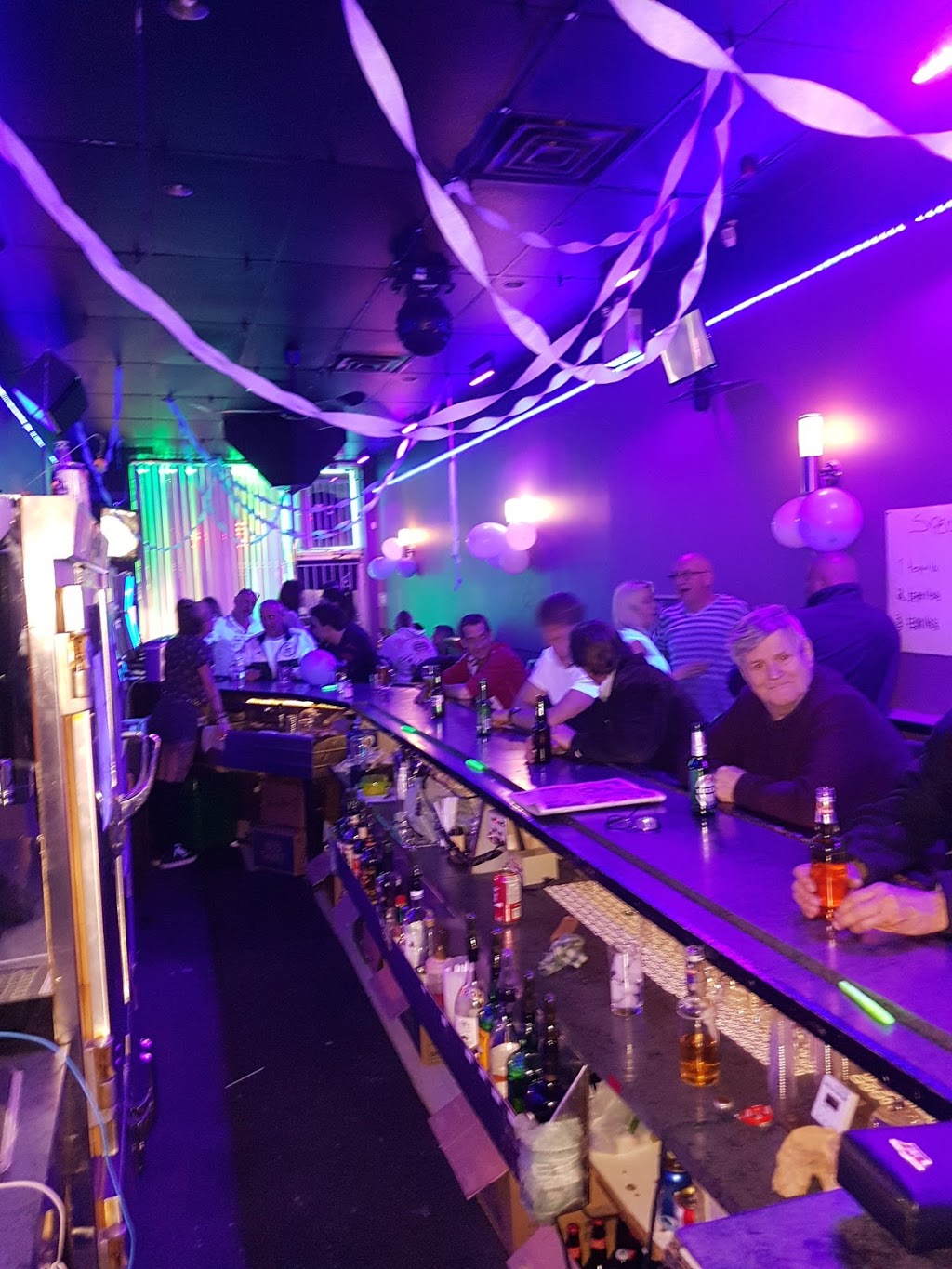 Bar LExcuse | 9160 Rue Airlie, LaSalle, QC H8R 2A5, Canada | Phone: (514) 366-1363