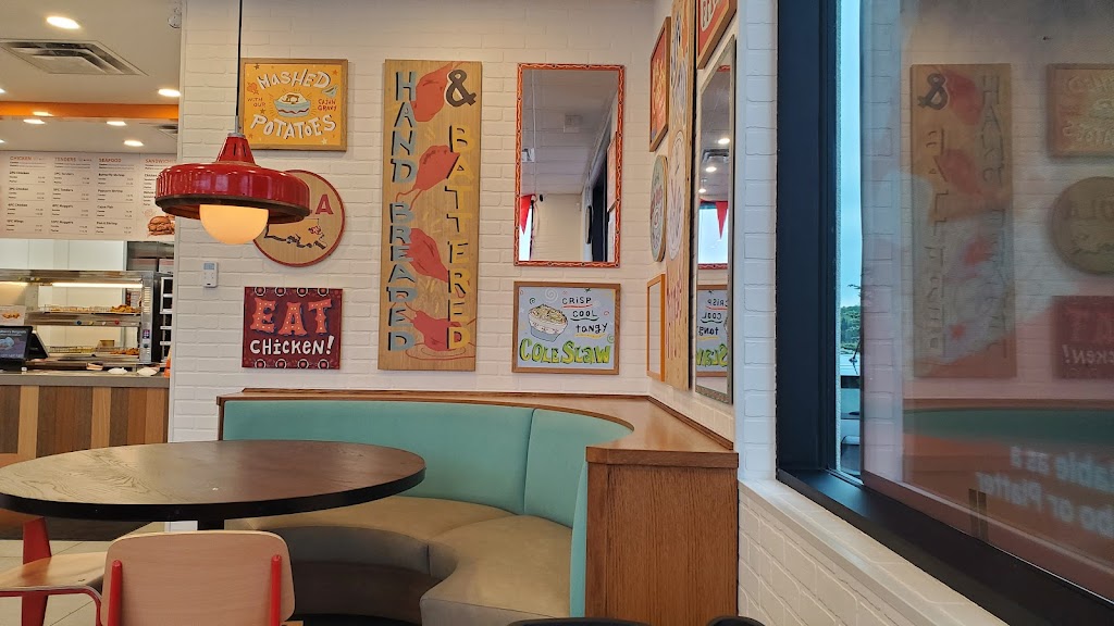 Popeyes Louisiana Kitchen | 320 Fifth Ave #2101, Cochrane, AB T4C 2A6, Canada | Phone: (403) 981-1199