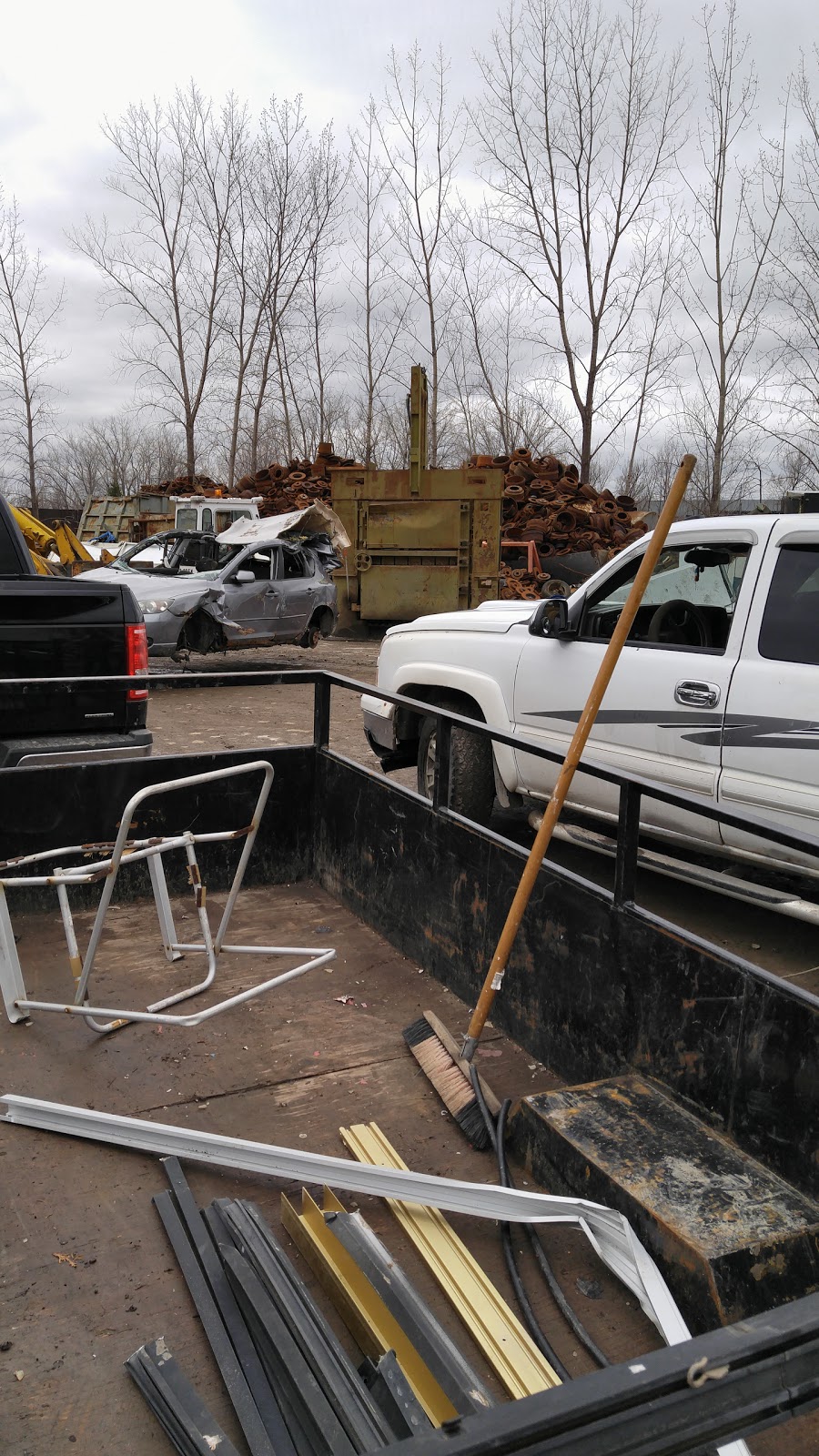 Legault N Cars Wrecking Crew | 1505 Rue des Quais, Sainte-Catherine, QC J5C 1B9, Canada | Phone: (450) 632-2168