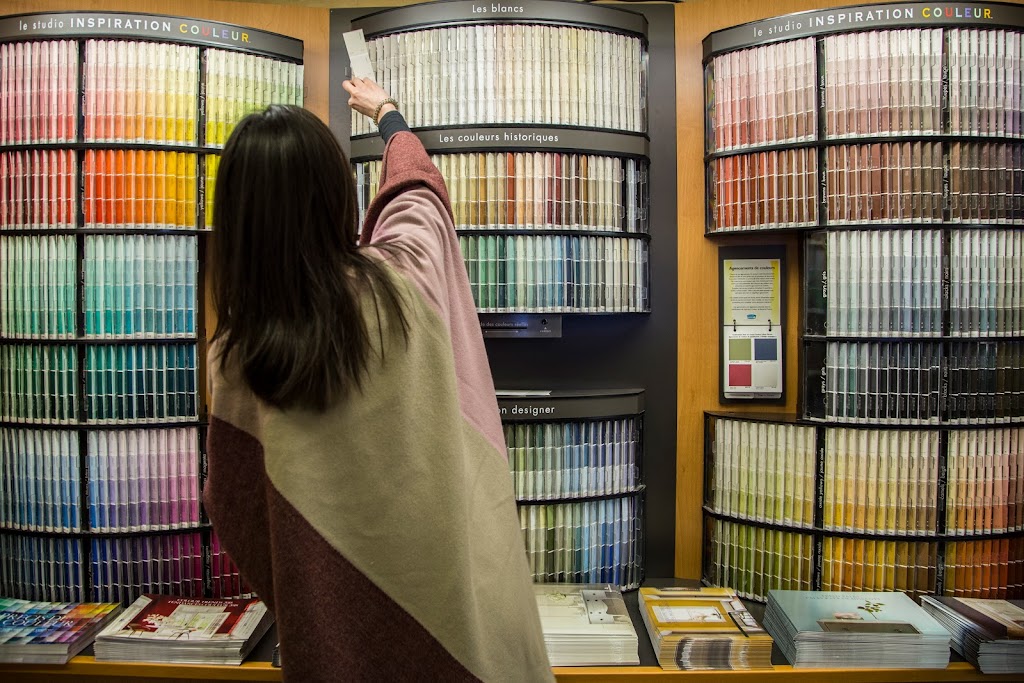 Centre De La Couleur Bernier Inc | 1451 Rue Fleury E, Montréal, QC H2C 1S3, Canada | Phone: (514) 382-4961