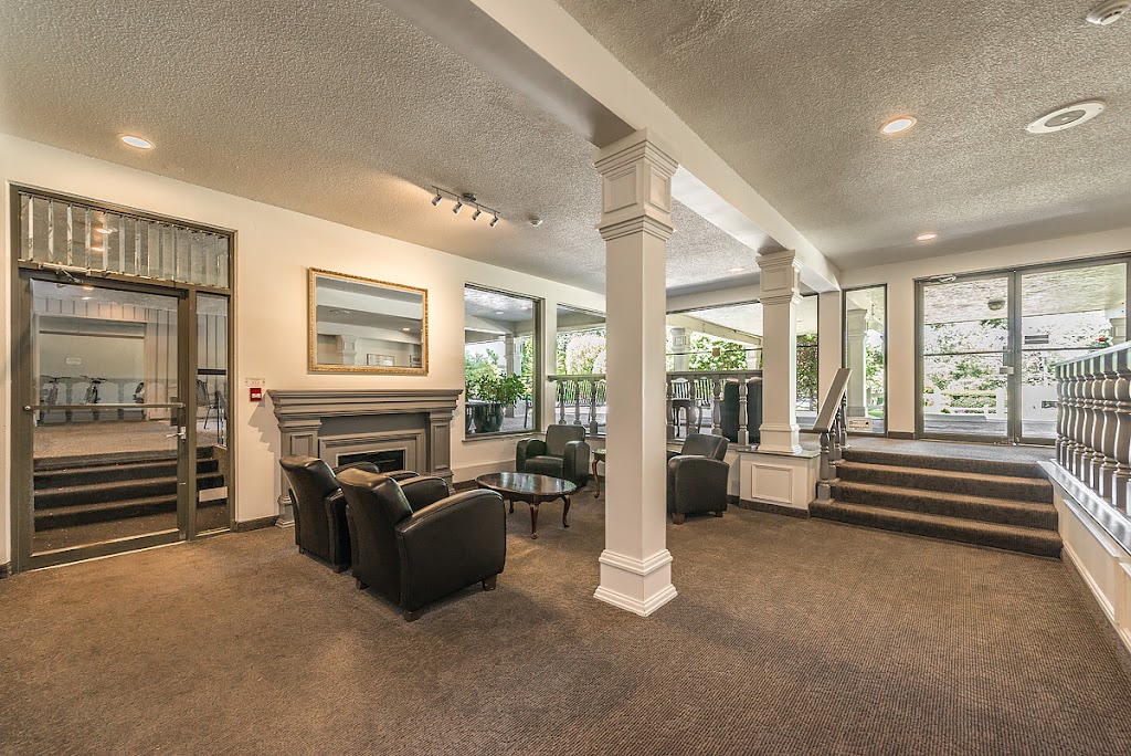 Fernwood Manor Apartments | 1575 Begbie St, Victoria, BC V8R 1L2, Canada | Phone: (250) 595-1355
