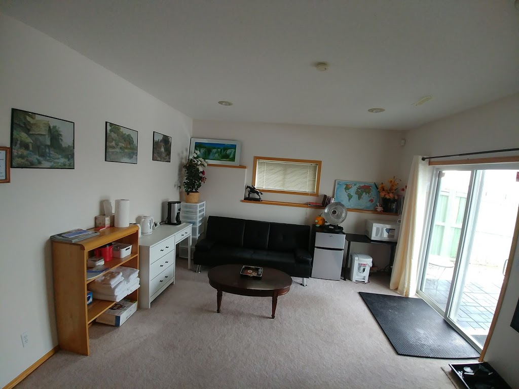 Arbour Lake Spacious Guest Suite | 51 Arbour Crest Rd NW, Calgary, AB T3G 4J9, Canada | Phone: (403) 918-4038