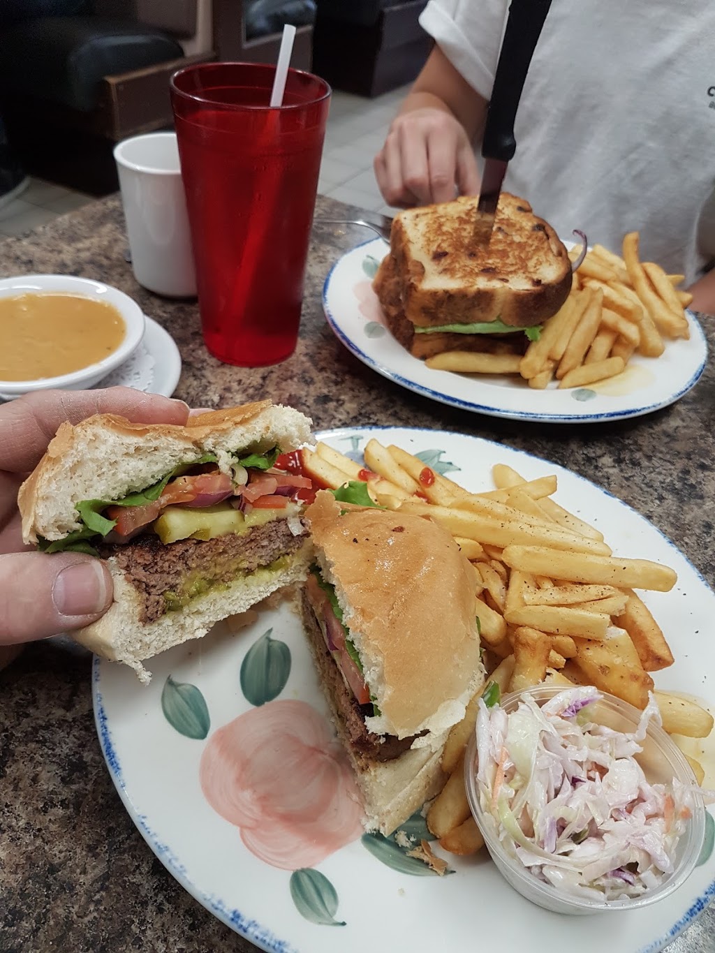 Cambridge Restaurant | 752 King St E, Cambridge, ON N3H 3N9, Canada | Phone: (519) 653-4455