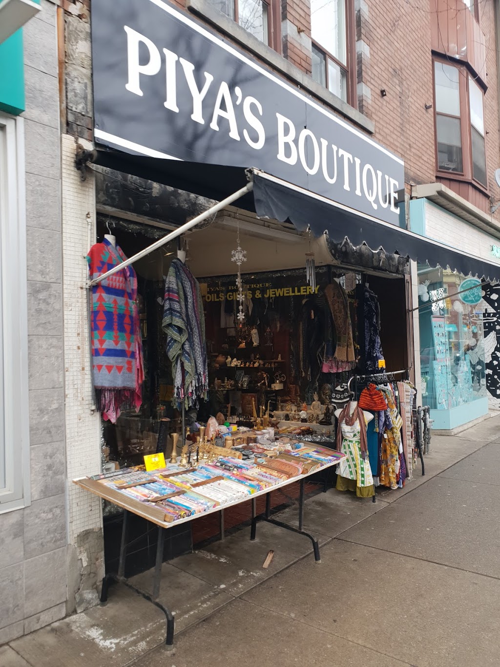 Piyas Boutique | 422 Bloor St W, Toronto, ON M5S 1X5, Canada | Phone: (416) 928-2873